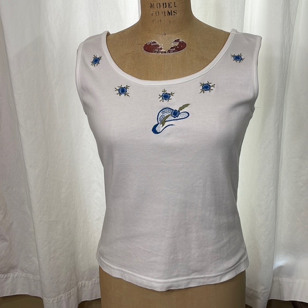 Citicraze white cotton tank top with blue hat and floral embroidery